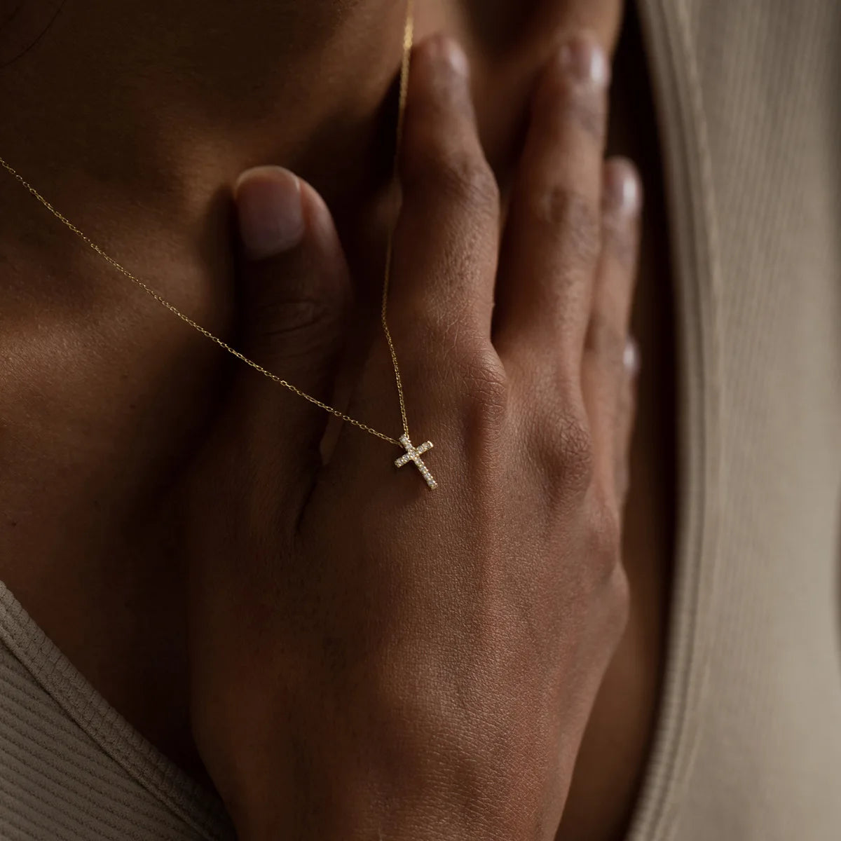 Colar Cruz fina Banhado em Ouro 18K