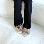 Pantufa pug dog